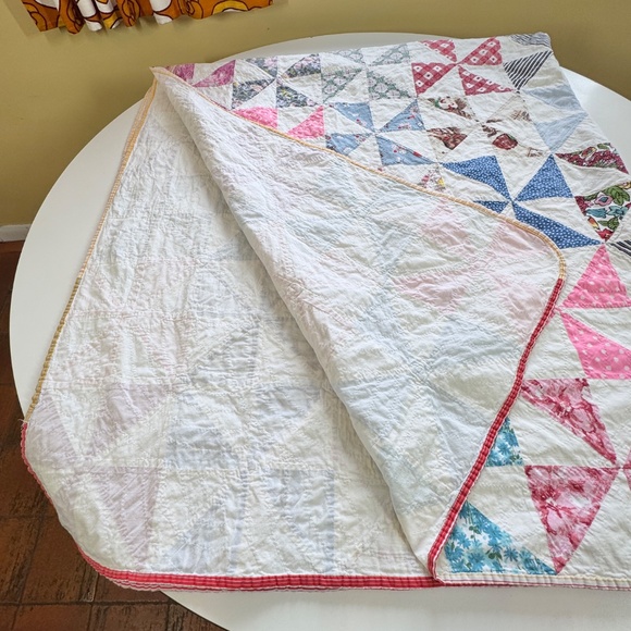 Vintage 1970s quilt, hand stitched, pinwheel pattern, twin to full size - Picture 8 of 11